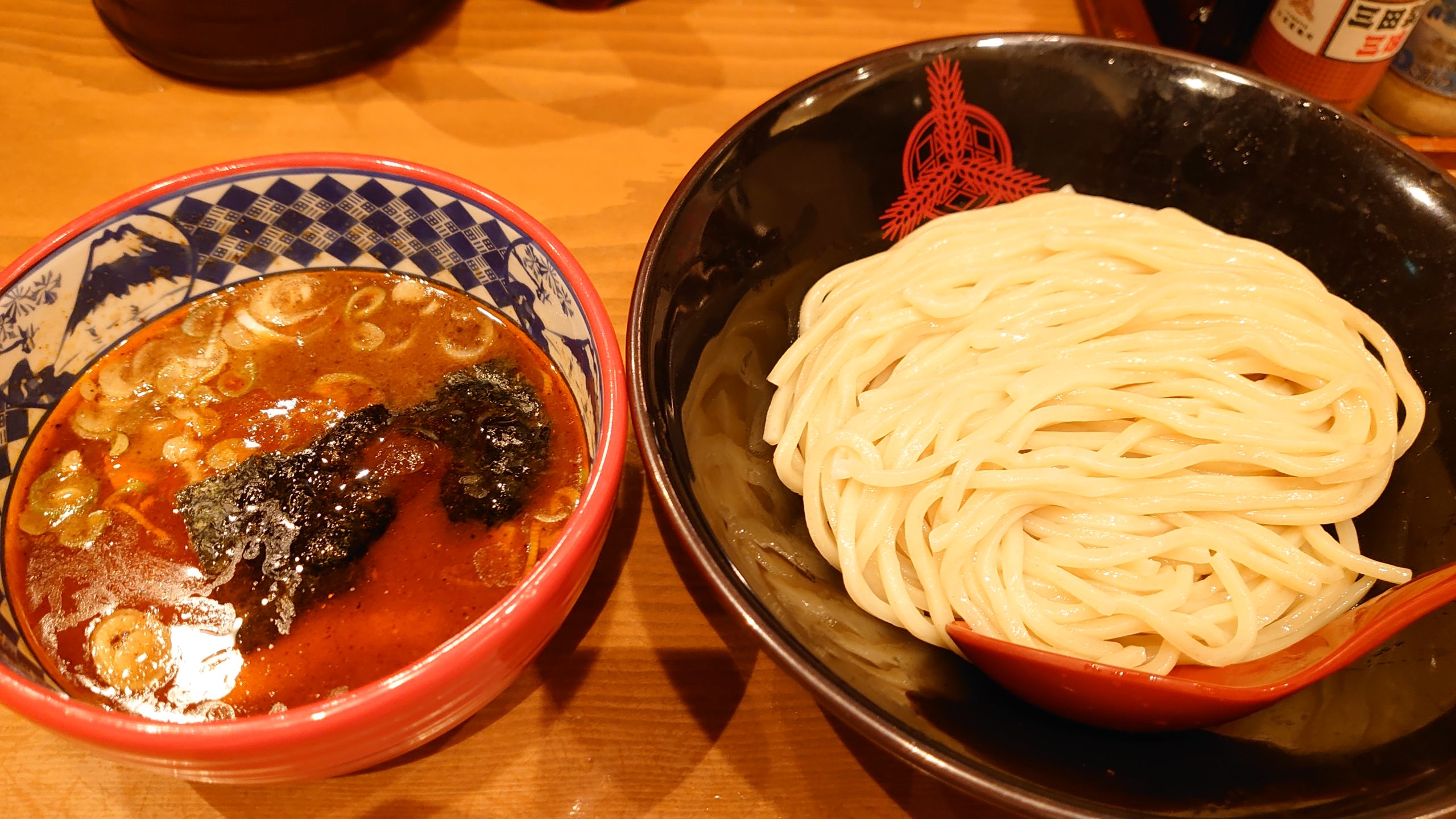 ピリ辛でおいしい 三田製麺所 の辛つけ麺 ラーメン よりみち生活 ピリ辛でおいしい 三田製麺所 の辛つけ麺 ラーメン よりみち生活