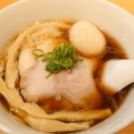 こだわりの素材で作られた醤油ラーメン「らぁ麺はやし田」